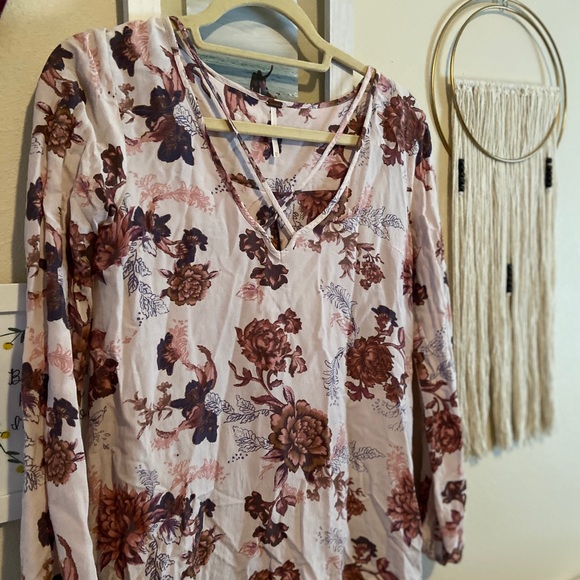 Urban Outfitters long sleeve floral blouse. - Picture 1 of 4